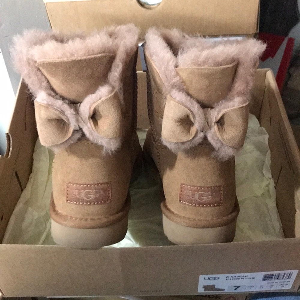 Uggs bow